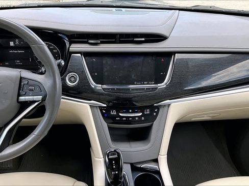 Used 2021 Cadillac XT6 Premium Luxury image 7