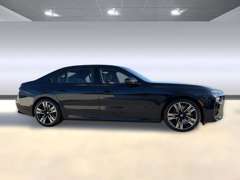 New 2026 BMW 750e xDrive image 8