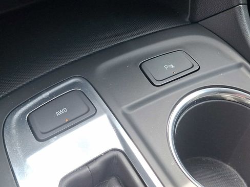 Used 2023 Chevrolet Equinox LT image 23