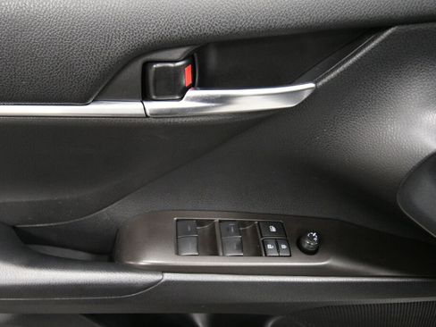 Used 2022 Toyota Camry SE w/ Carpet Mat Package (TMS) FWD image 12