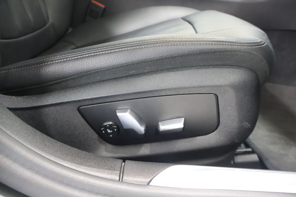 Used 2018 BMW 740i RWD image 22