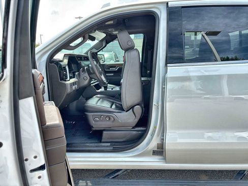 Used 2022 GMC Sierra 1500 Denali w/ Denali Reserve Package AWD/4WD image 2