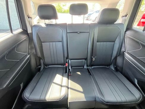 Used 2024 Volkswagen Tiguan SE w/ Panoramic Sunroof Package AWD/4WD image 29