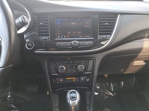 Used 2022 Buick Encore Preferred AWD/4WD image 19