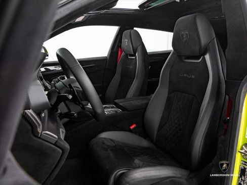 Used 2024 Lamborghini Urus Performante AWD/4WD image 29