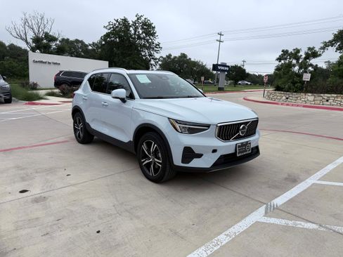 Certified 2025 Volvo XC40 B5 Core AWD/4WD image 8