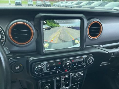 Used 2023 Jeep Gladiator Mojave w/ LED Lighting Group AWD/4WD image 15