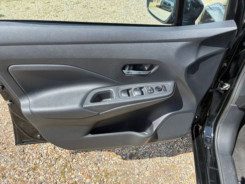 Used 2025 Nissan Versa SV FWD image 15