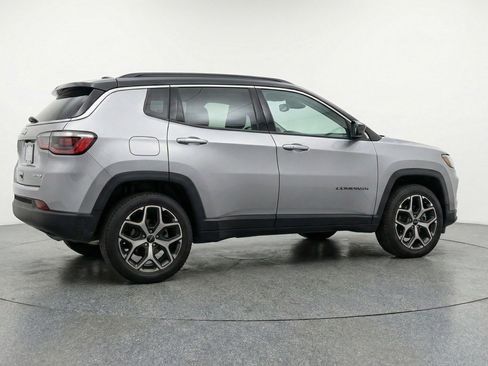 Used 2025 Jeep Compass Limited image 9