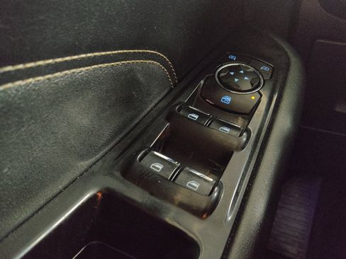 Used 2016 Ford Edge Titanium FWD image 27