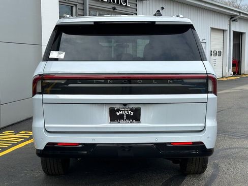 New 2025 Lincoln Navigator L Reserve AWD/4WD image 4