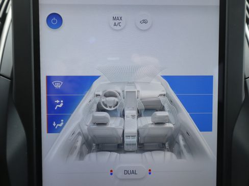 Used 2023 Ford Edge SE image 18