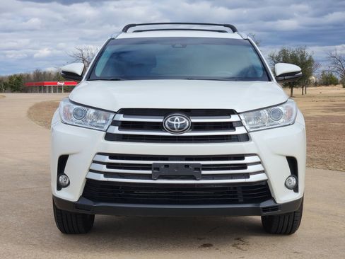 Used 2019 Toyota Highlander XLE image 6