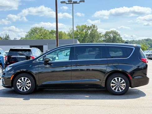 Used 2023 Chrysler Pacifica Touring-L FWD image 38