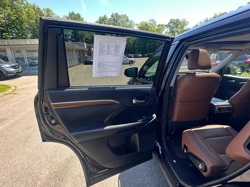 Used 2018 Toyota Highlander Limited AWD/4WD image 31
