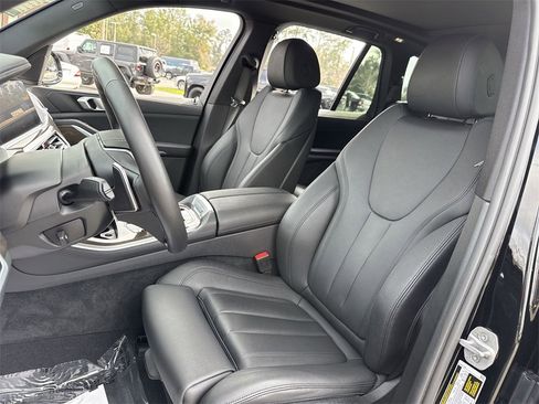 Used 2022 BMW X5 sDrive40i w/ Climate Comfort Package image 11