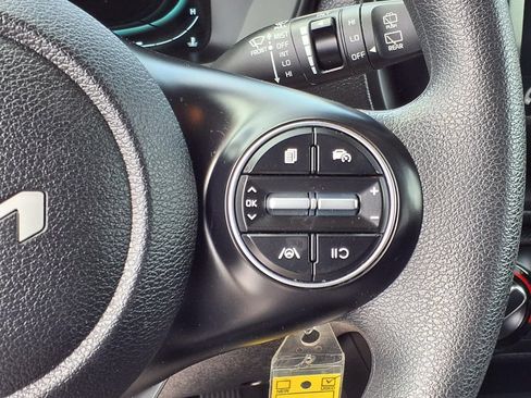 Used 2023 Kia Soul LX w/ Option Group 015 FWD image 14