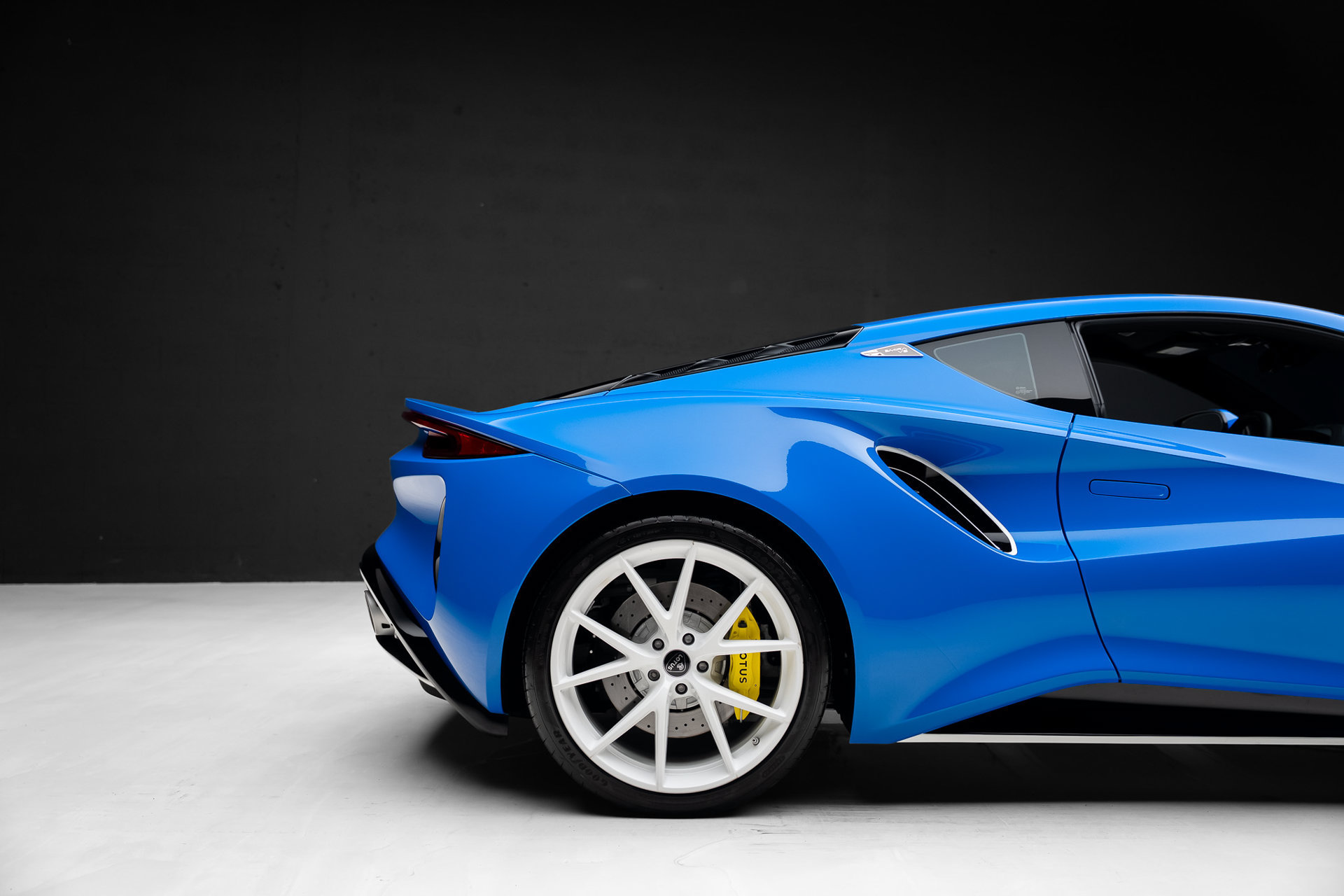 Used 2025 Lotus Emira RWD image 35