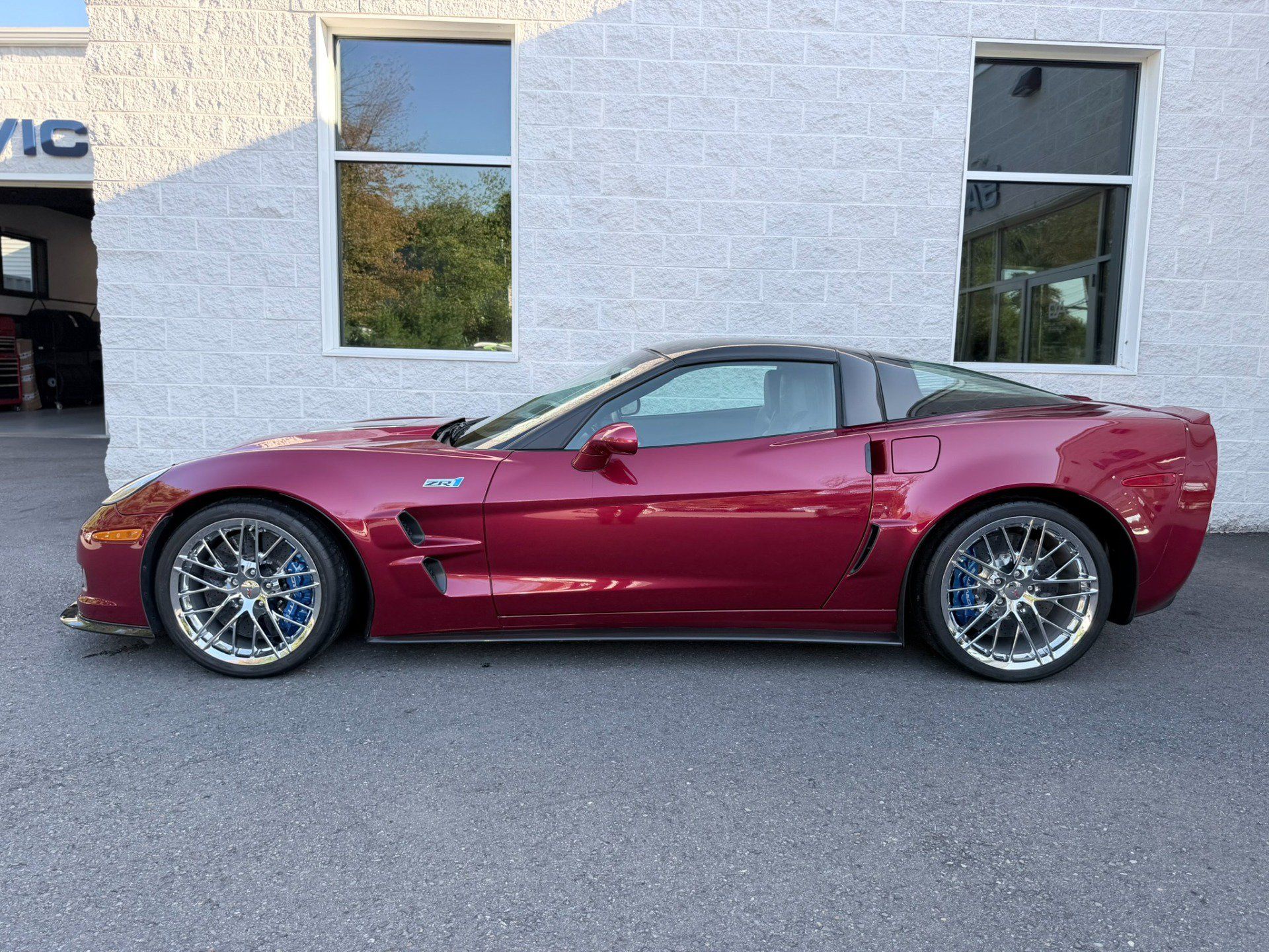 Used 2013 Chevrolet Corvette ZR1 w/ 3ZR Preferred Equipment Group RWD image 5