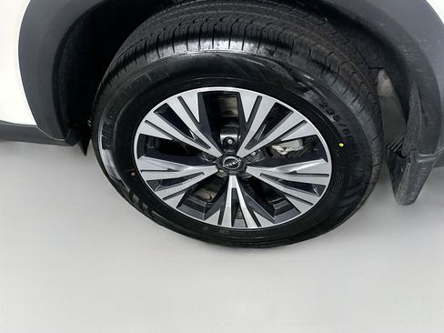 Used 2023 Nissan Rogue SV FWD image 11