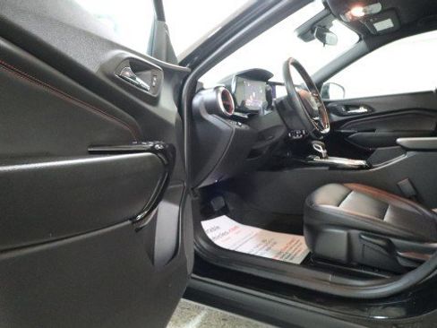Used 2025 Chevrolet Trax RS w/ Driver Confidence Package FWD image 9