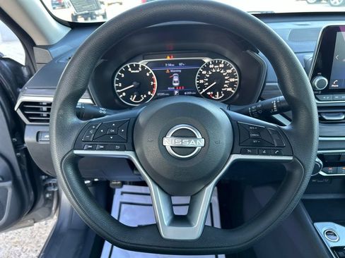 Used 2025 Nissan Altima 2.5 SV FWD image 16