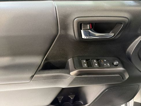 Used 2021 Toyota Tacoma TRD Off-Road AWD/4WD image 12