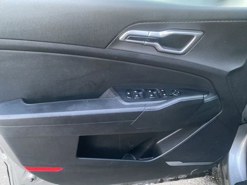 Used 2023 Kia Sportage LX image 10