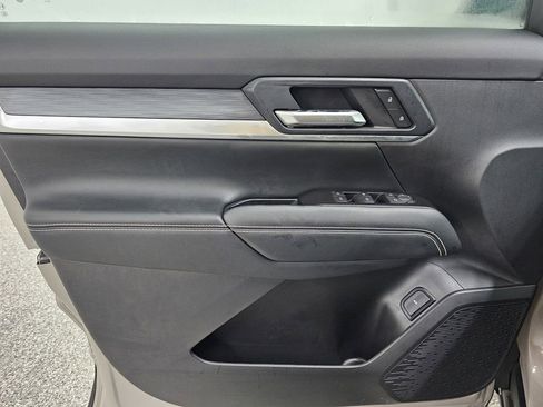 Used 2025 GMC Terrain Elevation w/ Elevation Premium Package image 12