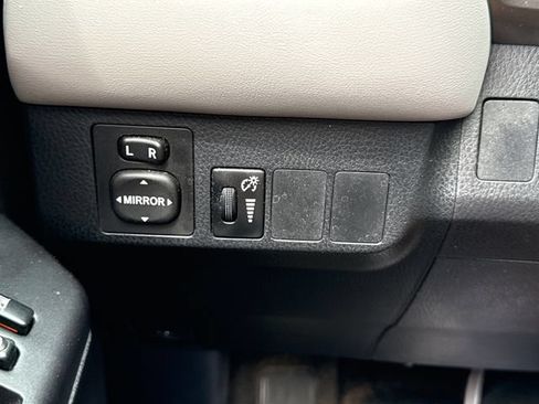 Used 2016 Toyota RAV4 XLE AWD/4WD image 31