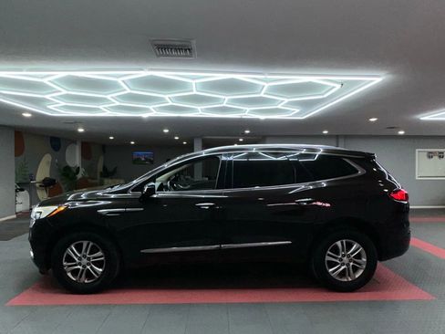 Used 2018 Buick Enclave Essence image 4