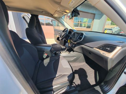 Used 2017 Jeep Cherokee Latitude FWD image 15