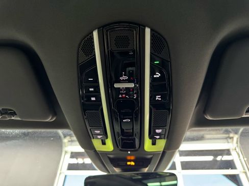 Used 2019 Porsche Cayenne S image 32