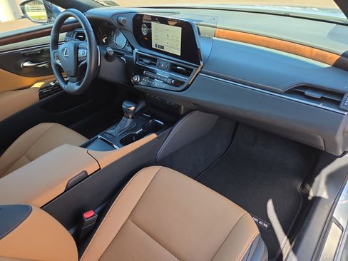 Used 2024 Lexus ES 350 350 w/ Premium Package image 18