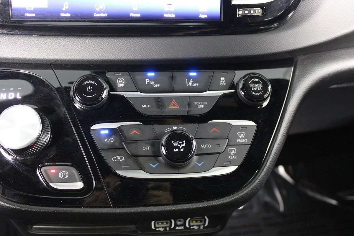 Used 2025 Chrysler Pacifica Select FWD image 14
