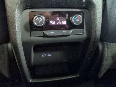 Used 2026 Chevrolet Traverse LT FWD image 18