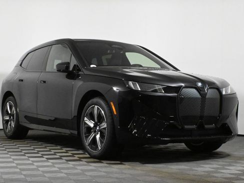 Used 2026 BMW iX xDrive45 w/ Premium Package image 9