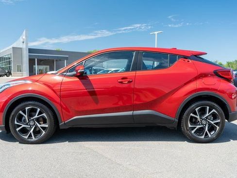 Used 2022 Toyota C-HR XLE FWD image 9