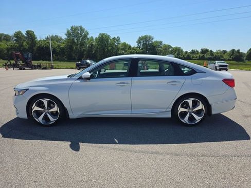 Used 2018 Honda Accord Touring image 10
