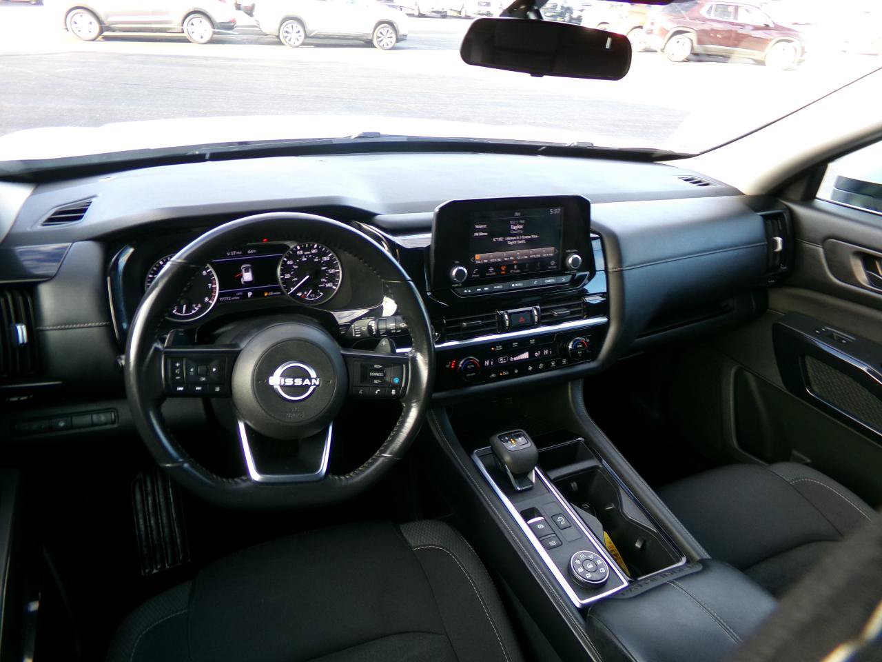 Used 2024 Nissan Pathfinder SV AWD/4WD image 15