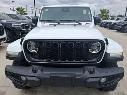 Used 2024 Jeep Gladiator Sport AWD/4WD image 2
