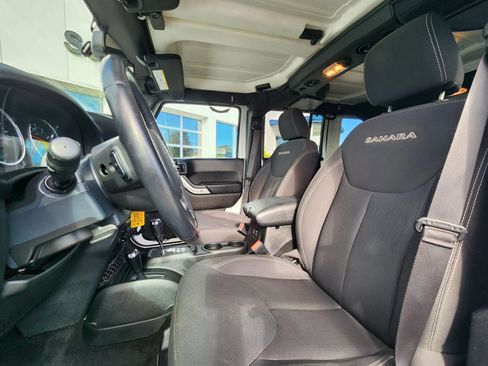 Used 2018 Jeep Wrangler Unlimited Sahara AWD/4WD image 25