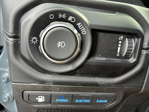 Used 2024 Jeep Wrangler Unlimited Sahara w/ Technology Group AWD/4WD image 22