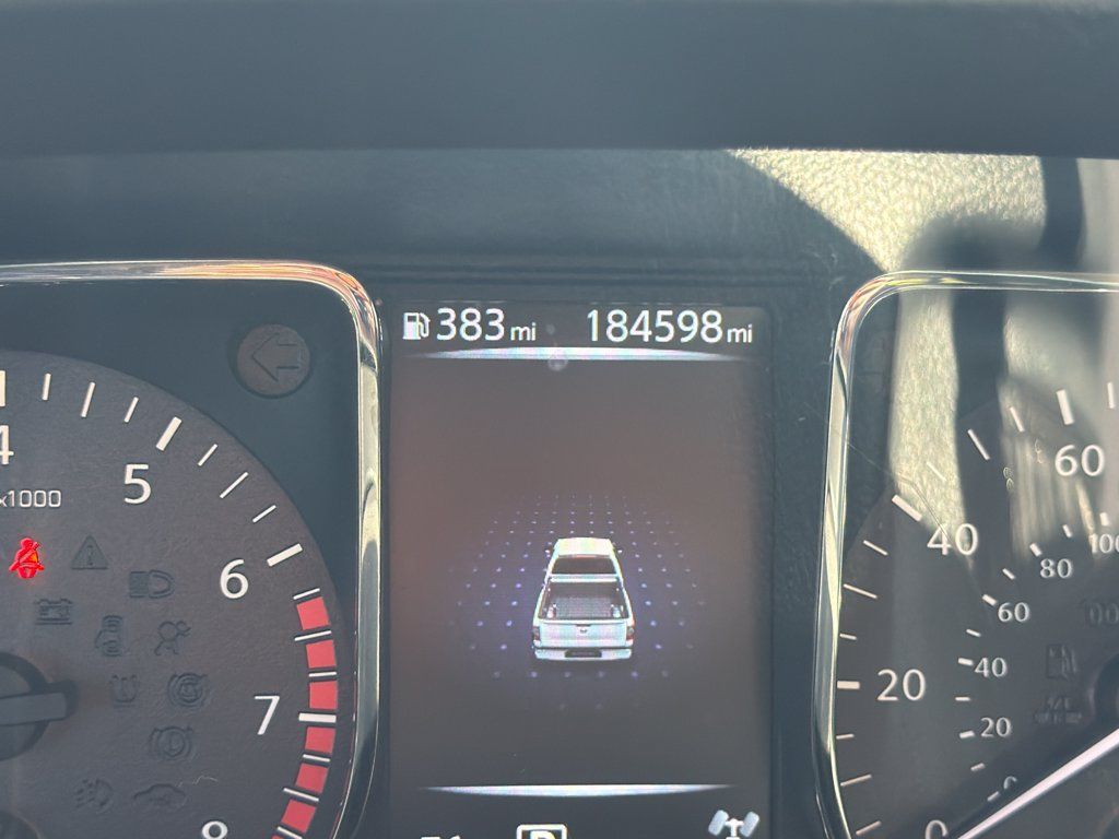 Used 2018 Nissan Titan SV AWD/4WD image 23
