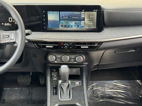 Used 2025 Nissan Kicks SV w/ SV Premium Package FWD image 21