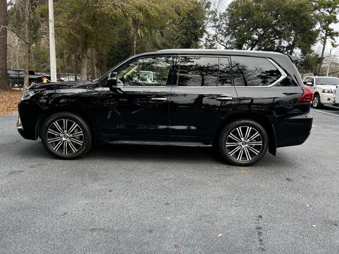 Used 2020 Lexus LX 570 4WD w/ Luxury Package image 6