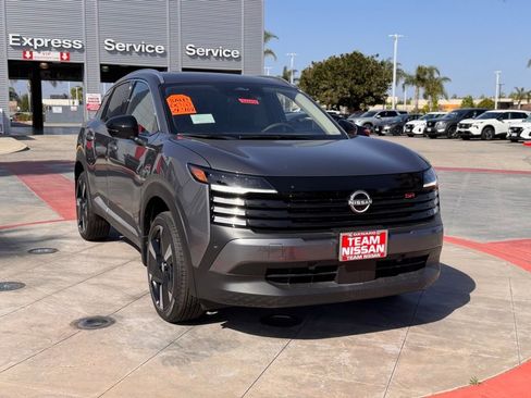 New 2026 Nissan Kicks SR FWD image 2