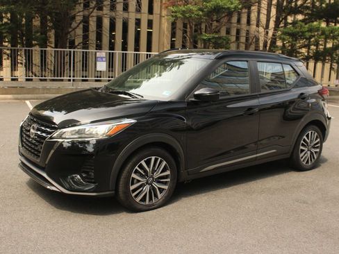 Used 2024 Nissan Kicks SR FWD image 12