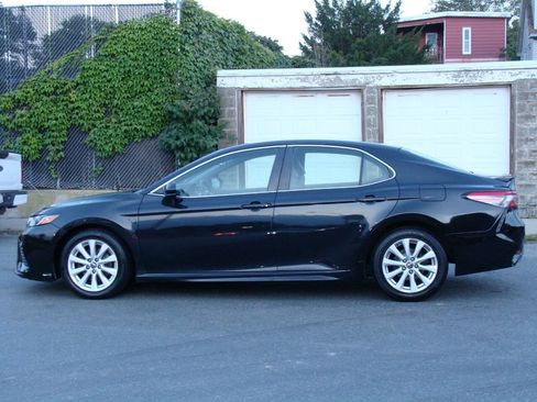 Used 2018 Toyota Camry SE FWD image 9