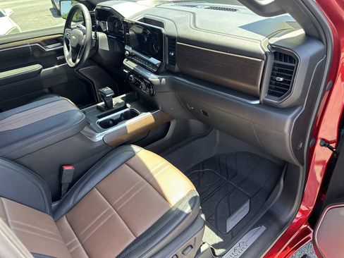 Used 2025 Chevrolet Silverado 1500 High Country w/ High Country Premium Package AWD/4WD image 28